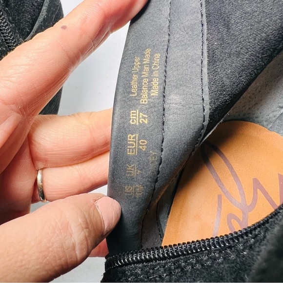 ZODIAC Western 3 Buckle Suede Booties 10M Black - Picture 3 of 8